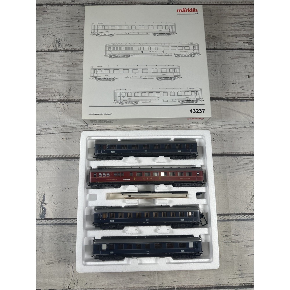 MARKLIN HO SCALE SET OF 4 PASSENGER CARS  (MODEL #43237) - SEE PICS Immaculate